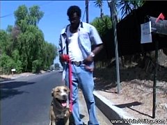 คนเย็ดหมา หนุ่มฝรั่งเล่นพิเรนถ่ายคลิปxxxหมาพอน้ำจะแตกเอาควยออกมาชักว่าวให้หมาเลียน้ำอสุจิ