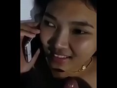 หนังโป้คนไทย คลิปหลุดแอบเปิดห้องเย็ดกับชู้กำลังเย็ดกันอยู่น้องโทรตามบอกอยู่หน้าโรงเรียนเเล้วเย็ดสดเสียงไทยเเตกใส่ปากกินน้ำเงี่ยนจนหมด